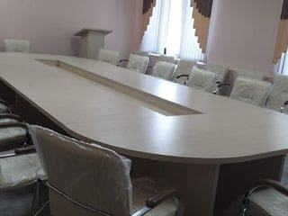 Завершение работ по производству и поставке конференц-столов