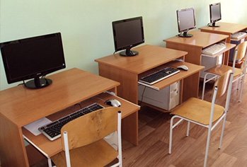 Столы в компьютерный класс